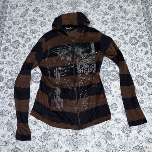 In the attic stripe chain hood zip