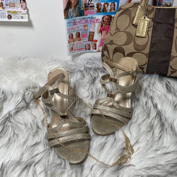 Charles&keith 찰스앤키스 오네갸루 골드 글리터 샌들힐