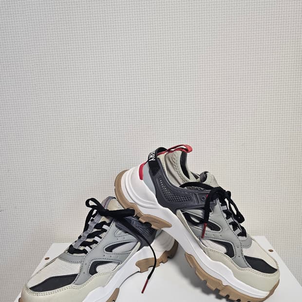 디스커버리 운동화 230