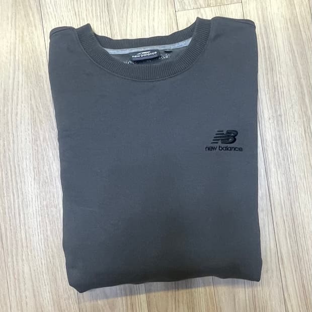 뉴발란스 맨투맨 