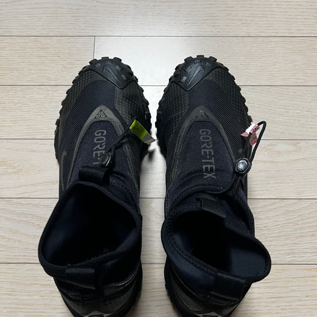 나이키 ACG 마운틴 플라이 고어텍스 270mm