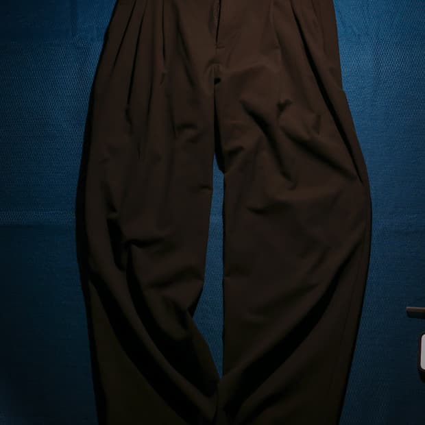 무탠다드 라이트웨이트 쓰리 턱 세미 벌룬 슬렉스 31