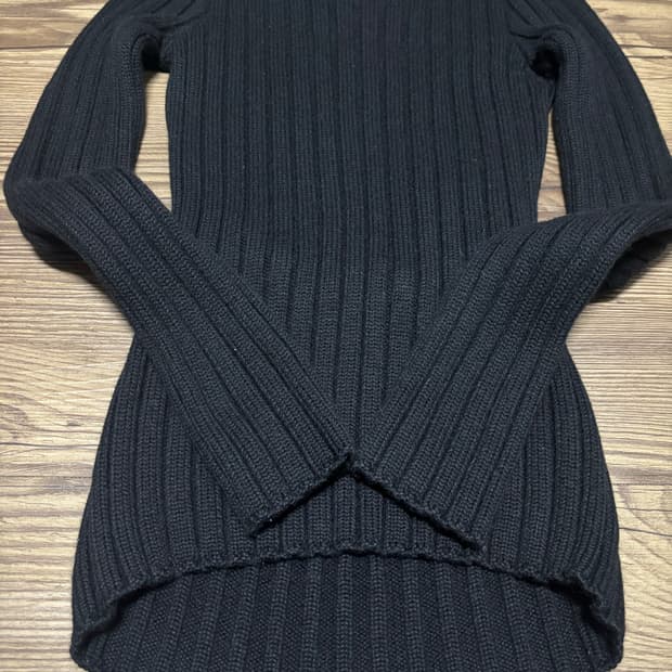 MM6 메종 마르지엘라 백 오픈 모크넥 니트