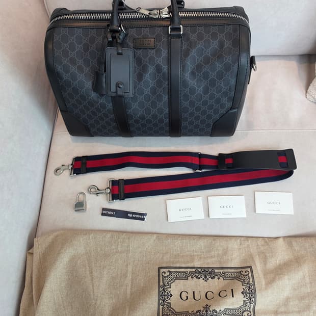 구찌 GG 수프림 캐리온 더플백 새상품급