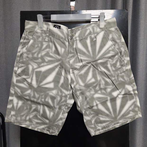 Volcom 패턴 하프 팬츠 33-34