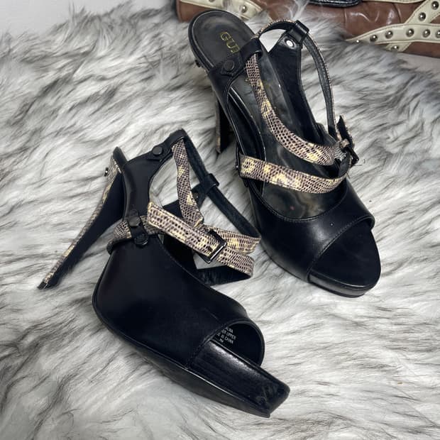 Guess 게스 뱀피 힐