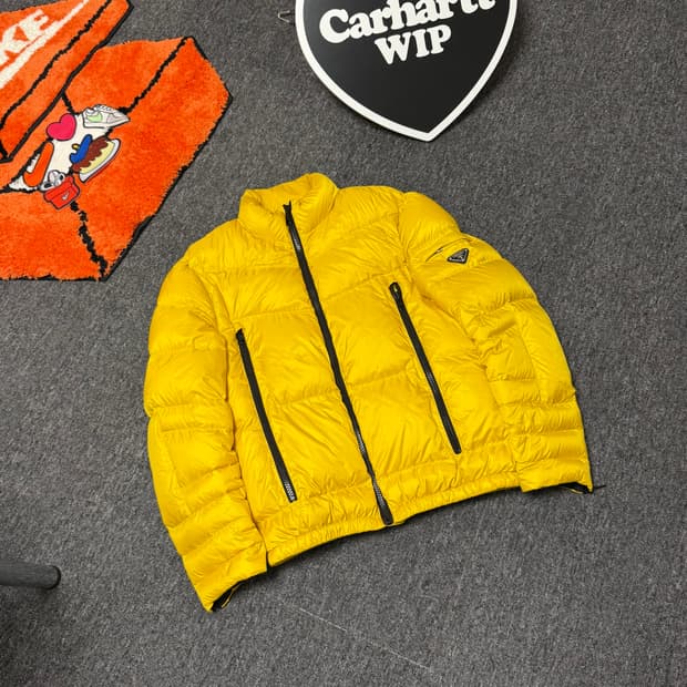 [48] 프라다 20FW 삼각 로고 구스 다운 패딩 옐로우
