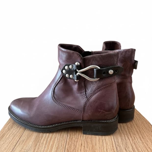 240 여성 소가죽 부츠