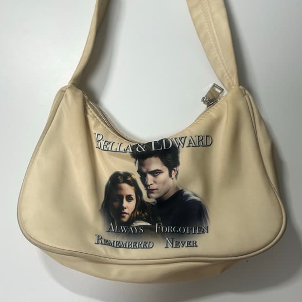 프레잉 praying 벨라 에드워드 숄더백