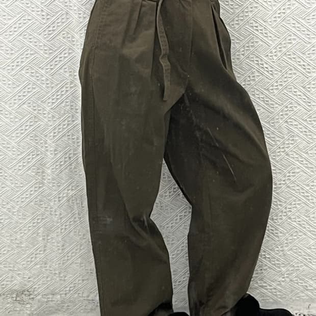 유니클로U 캐주얼 핀턱 벨티드 코튼팬츠 70 C06589