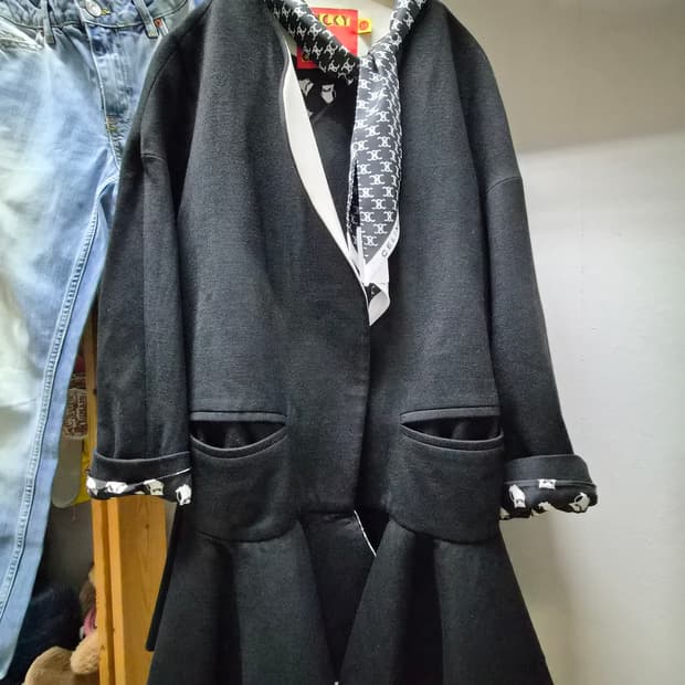 럭키슈에트 펨플럼 프릴코트