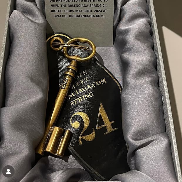 발렌시아가 24 인비테이션