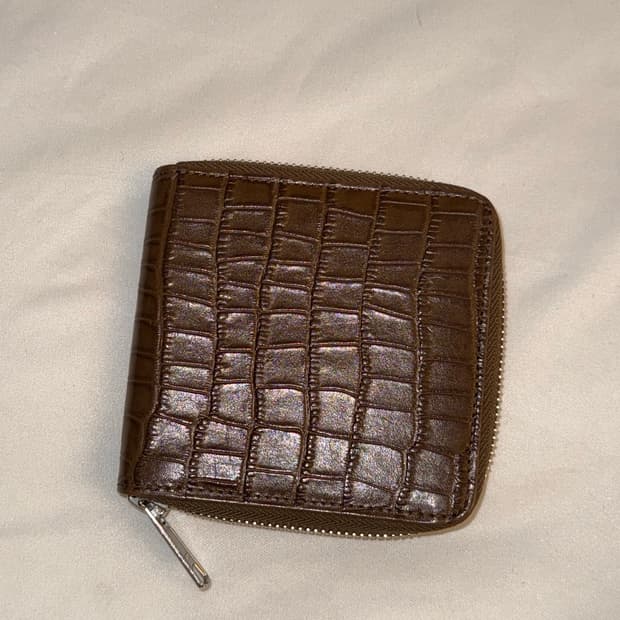 레귤라 지갑 PATTERNED LEATHER ZIP WALLET