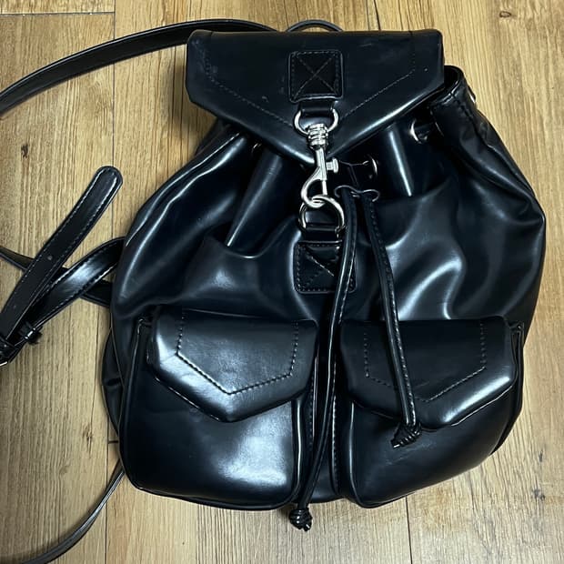 검정 가죽 백팩