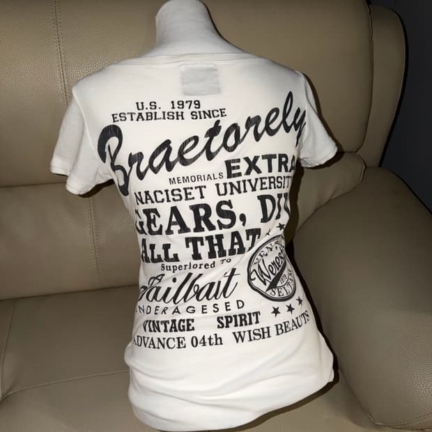 lettering detail u-neck t-shirt