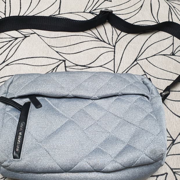 만다리나덕 크로스백 다이아몬드 퀄딩 오리 그레이