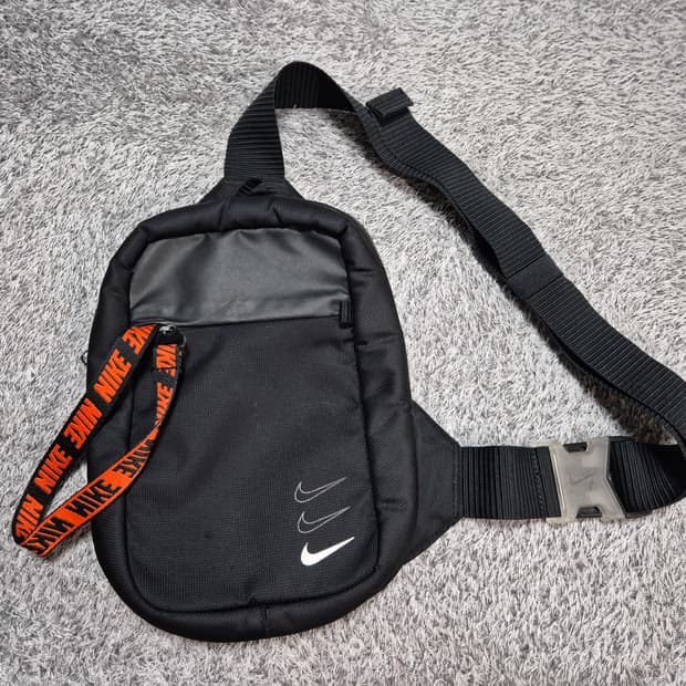 나이키 에센셜 힙팩