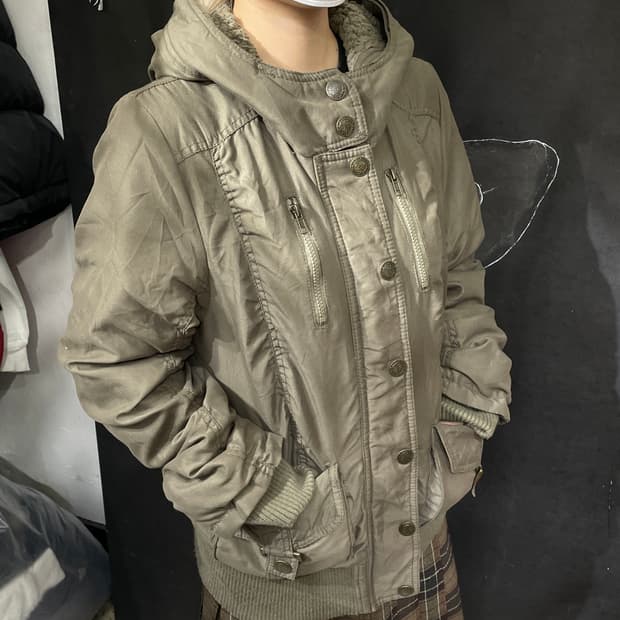 일본빈티지 C0LZA y2k 브라운 카키 경량패딩 밀리터리 셔링 자켓 S