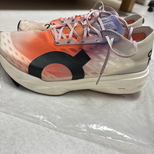 온러닝 클라우드 EU42사이즈 판매