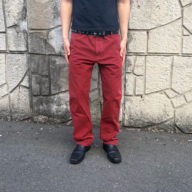 리바이스 화이트 탭 클래식 버건디 치노 팬츠