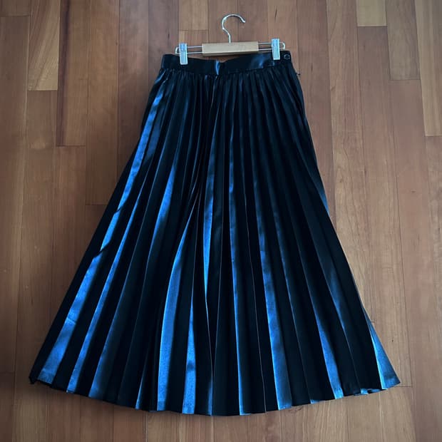 90's Pleats Satin Skirt