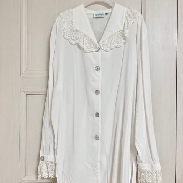 레이스 자개단추 실켓 블라우스