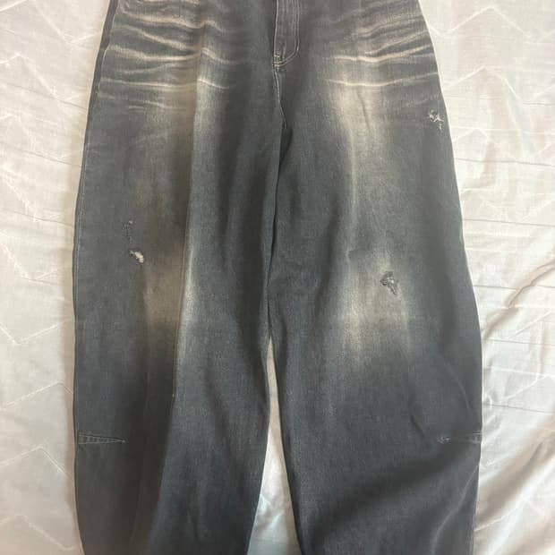 Noun  흑청 커브드 팬츠