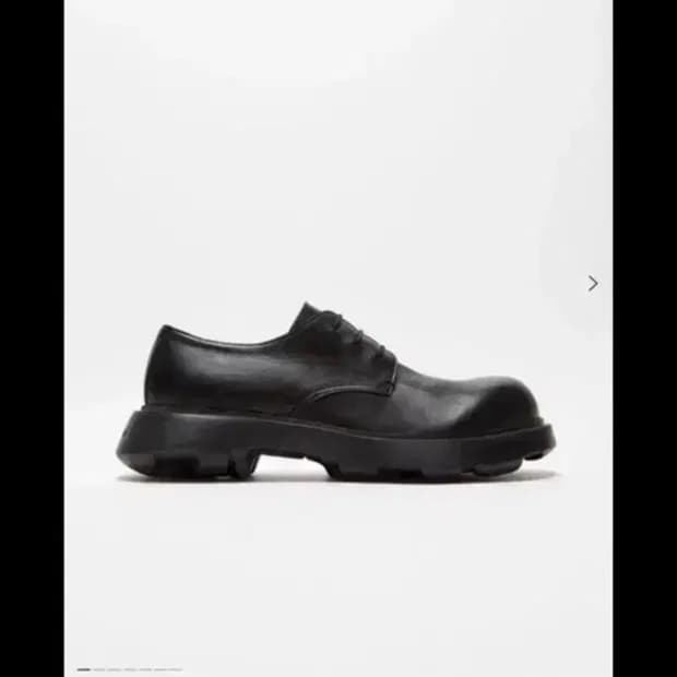 아크네스튜디오 가죽 더비 (41) 판매합니다