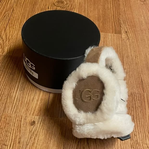 어그 이어머프 체스트넛 새상품