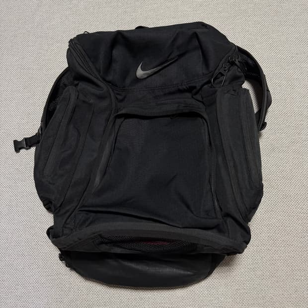 나이키 스우시 멀티포켓 백팩