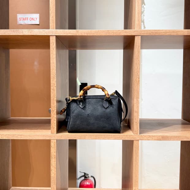 구찌 블랙 새도우 스몰 뱀부 보스턴백