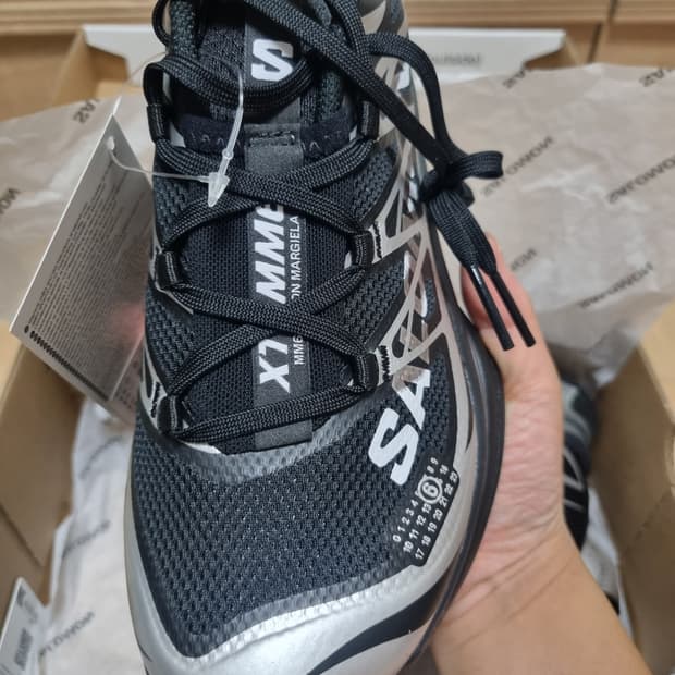 살로몬 x MM6 메종 마르지엘라 XT-MM6 블랙 Ftw 실버
j235