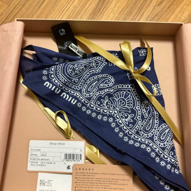 미우미우 페이즐리 반다나스카프