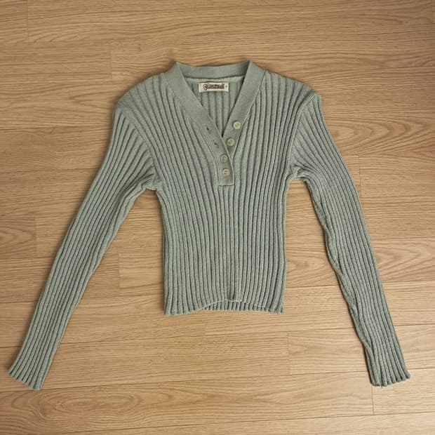 아파트먼트 크롭 니트탑 