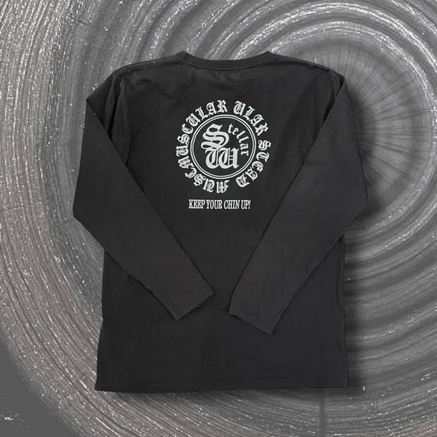 T-GRAPHICS 레터링 프린팅 블랙 긴팔티