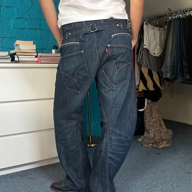 리바이스 엔지니어드 진 신치백