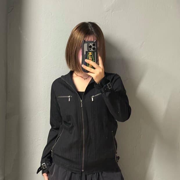 zipper point buckle detail jacket