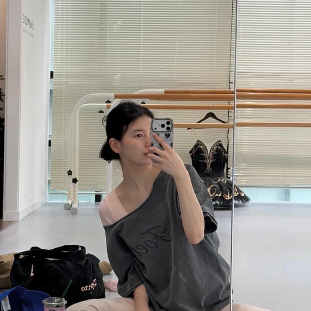 포에토 빈티지 피그먼트 오프숄더 티 