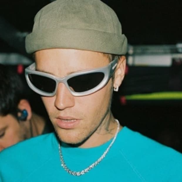 발렌시아가 스위프트 오발 선글라스 실버