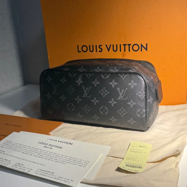 [당일배송] 루이비통 모노그램 이클립스 돕키트 파우치 백