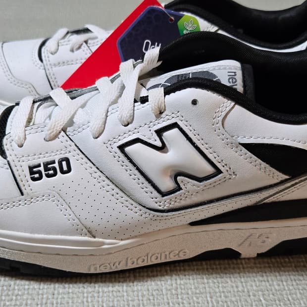 뉴발란스 550 화이트 블랙 2E 290사이즈 