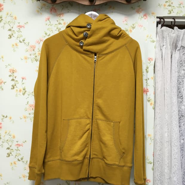 머스타드 버튼 후드집업