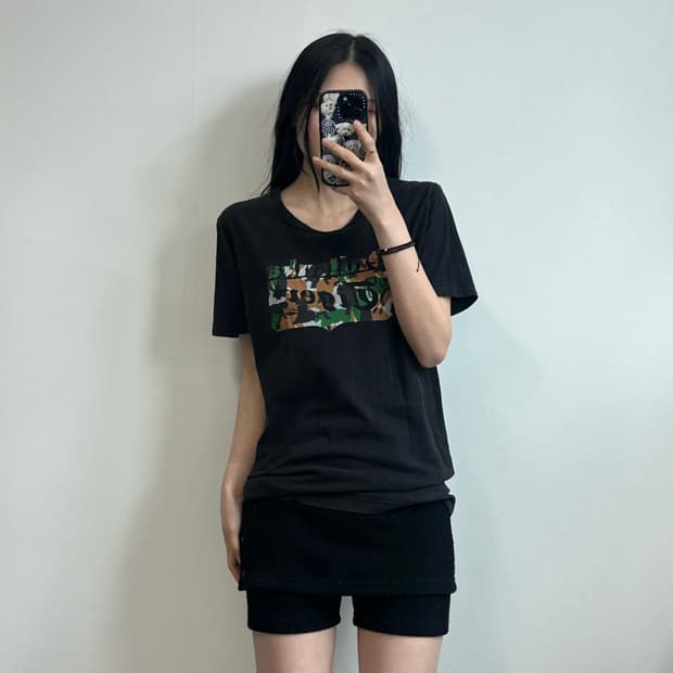 오니츠카타이거 카모 블랙 반팔 티셔츠