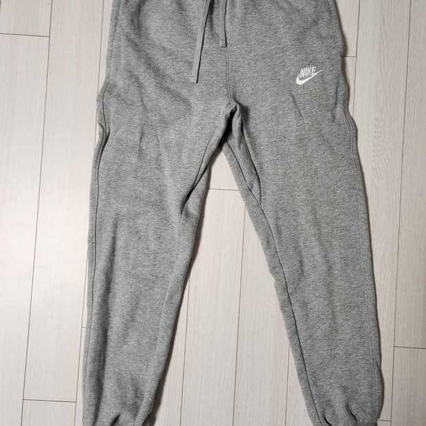 나이키 클럽 플리스 기모 조거팬츠 s

오염 하자 없이 깨끗해요^^

세