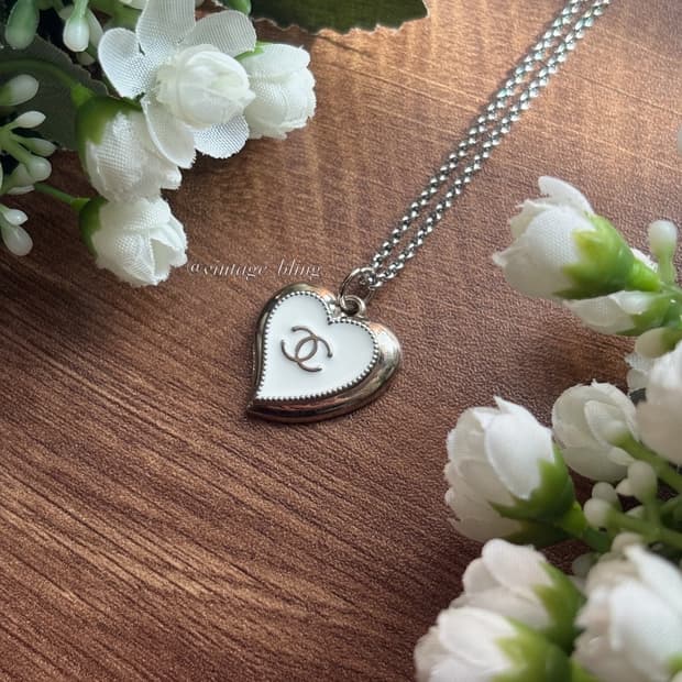 화이트) 샤넬 실버 하트 목걸이