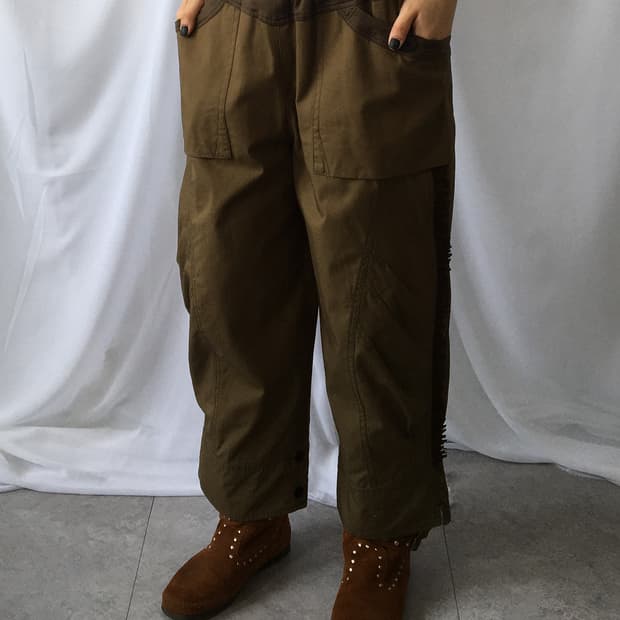 Side fringe point pants