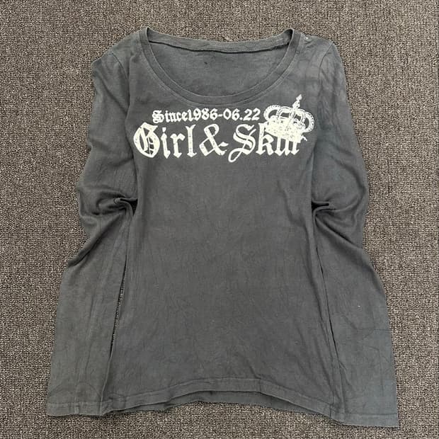 M)Japanese vintage y2k 크라운 레터링 차콜 롱슬리브