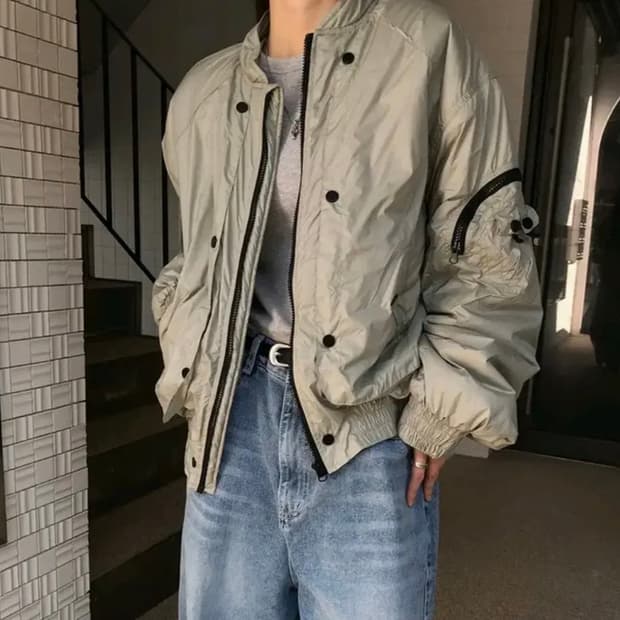 에이블리 카키 항공 점퍼 FREE (원가 10만원)