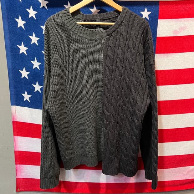 어텐션로우 배색 니트 스웨터