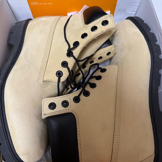 팀버랜드 클래식 캐주얼 부츠 6인치 워터프루프 라이트 옐로